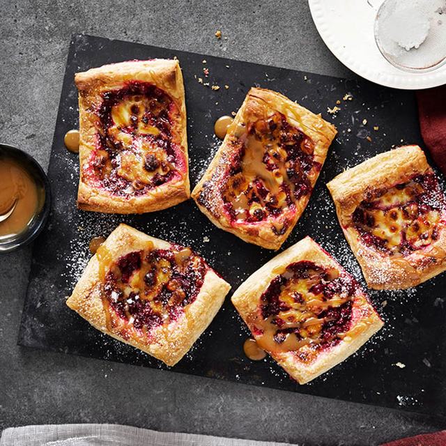 Leipäjuusto-puolukkaviinerit