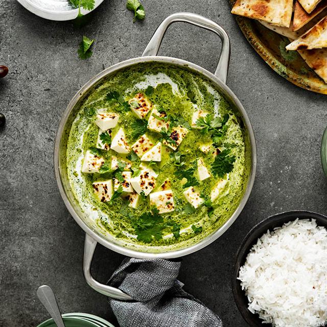 Palak paneer leipäjuustosta tai kotijuustosta